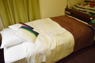 Illustration for article titled A Hotel Room Where Train Nerds Can Get Action. Train Action.